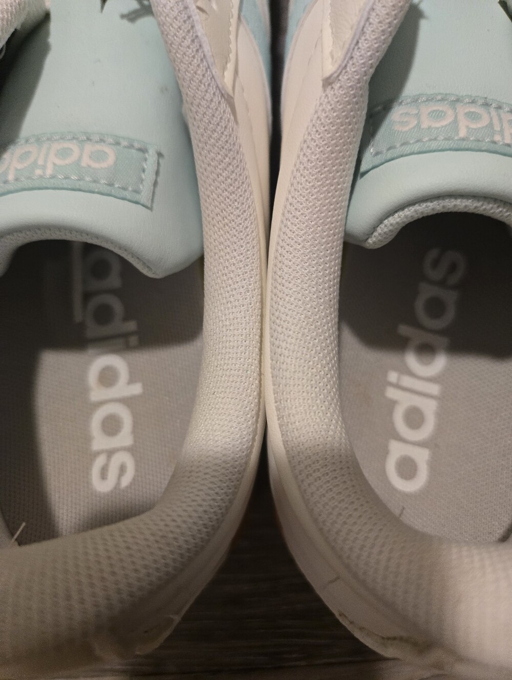 Adidas Womens NWT White & Light Blue Sneakers Size 9 - Picture 6 of 7